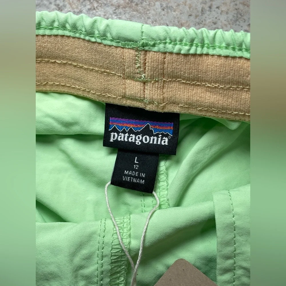 NWT Patagonia Salamander Green Kids Baggies Shorts 4” unlined